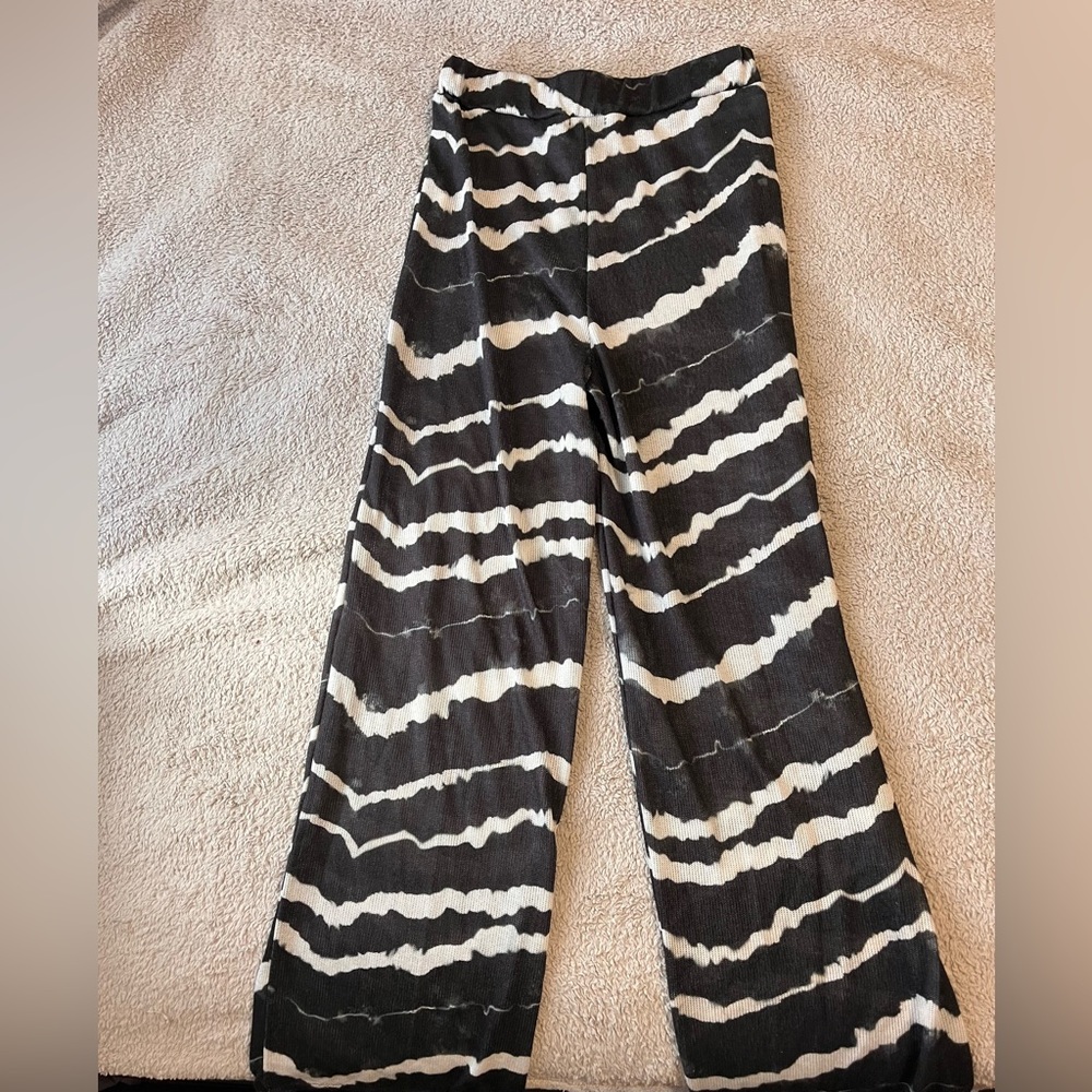 Pretty little thing two piece beach set size with crop tie top & matching pants